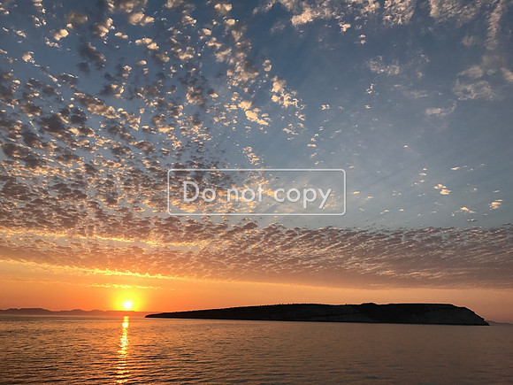 Puesta de sol con Isla gallo